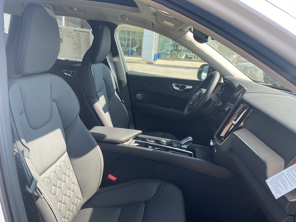 New 2027 Volvo XC60 B5 Core AWD/4WD image 18