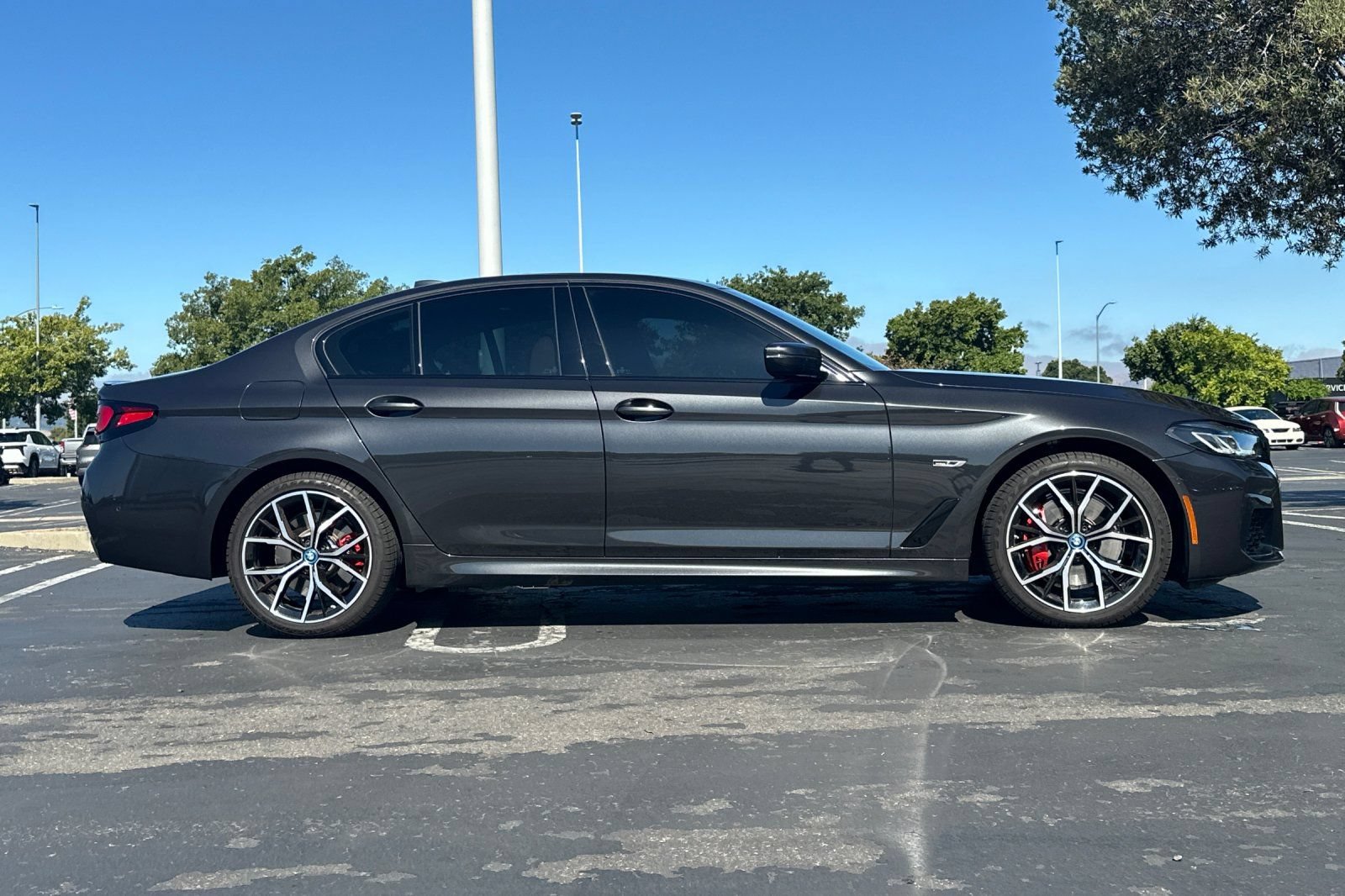 Used 2023 BMW 530e w/ M Sport Package RWD image 3