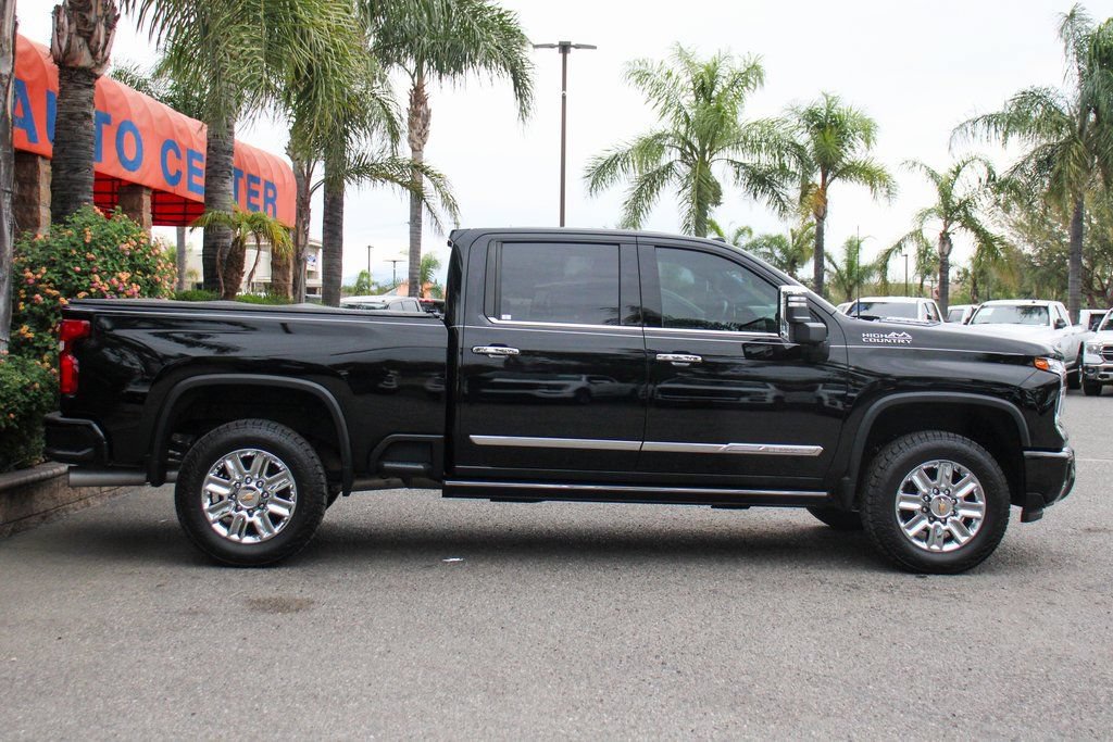 Used 2024 Chevrolet Silverado 2500 High Country w/ Technology Package AWD/4WD image 12