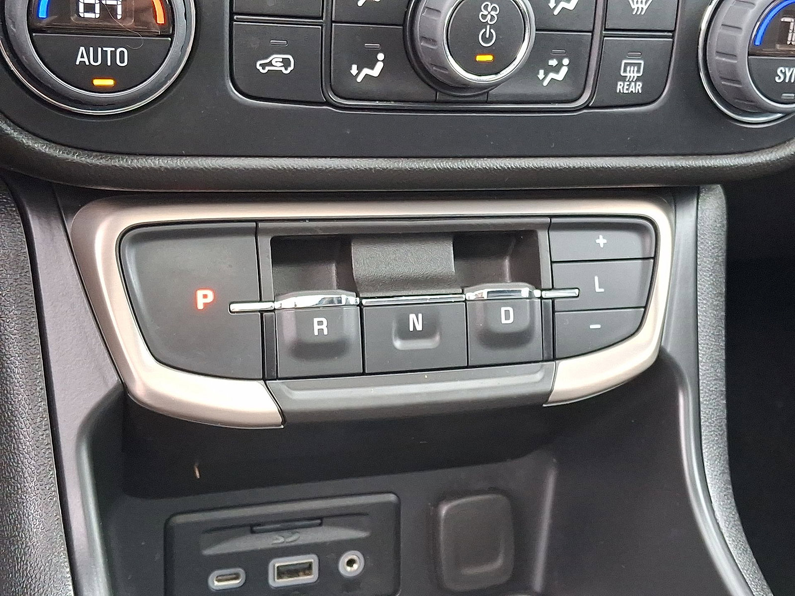 Used 2023 GMC Terrain Denali image 24