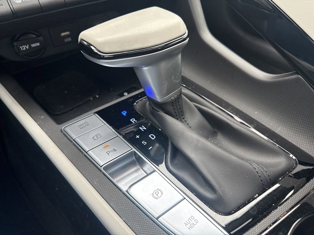 Used 2024 Hyundai Elantra Limited image 13