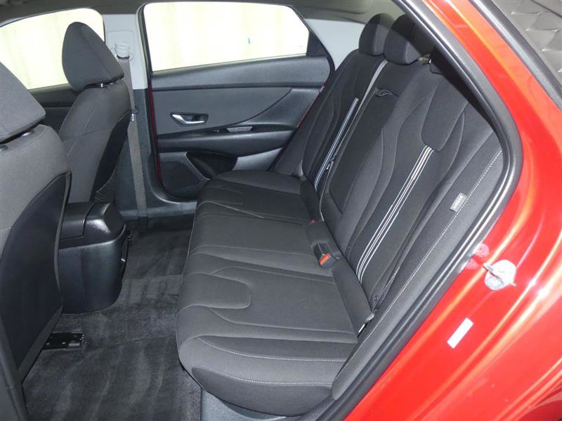 Used 2025 Hyundai Elantra SEL image 22