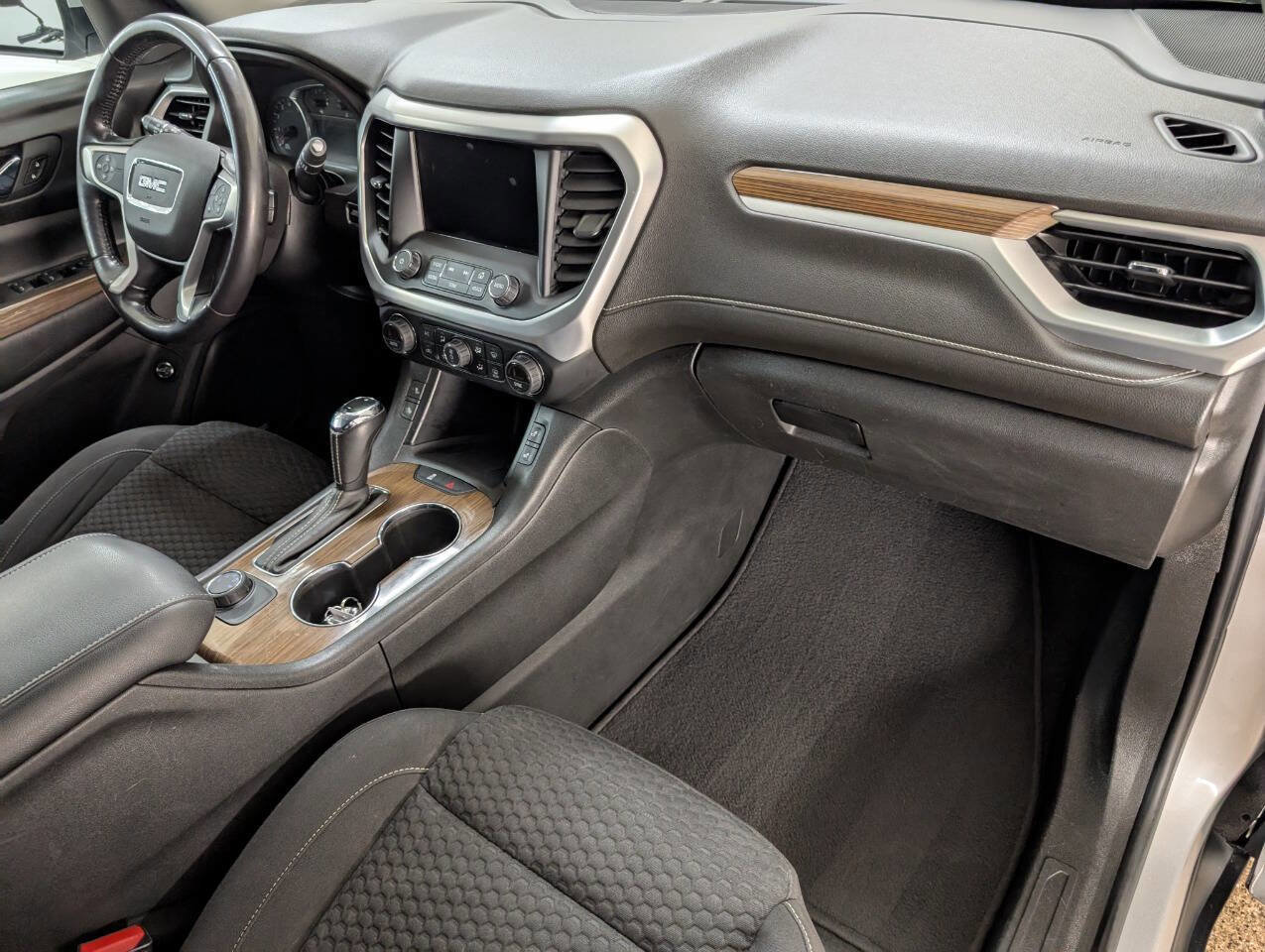 Used 2018 GMC Acadia SLE AWD/4WD image 22