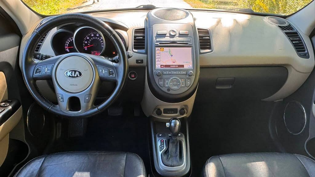 Used 2013 Kia Soul ! w/ Premium Pkg FWD image 17