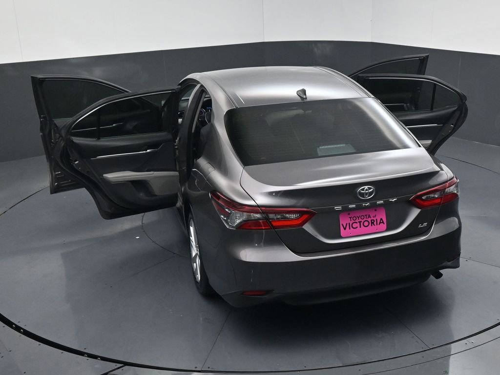 Used 2023 Toyota Camry LE image 21