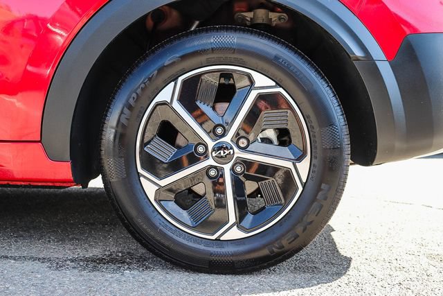 Certified 2025 Kia Niro EX FWD image 11