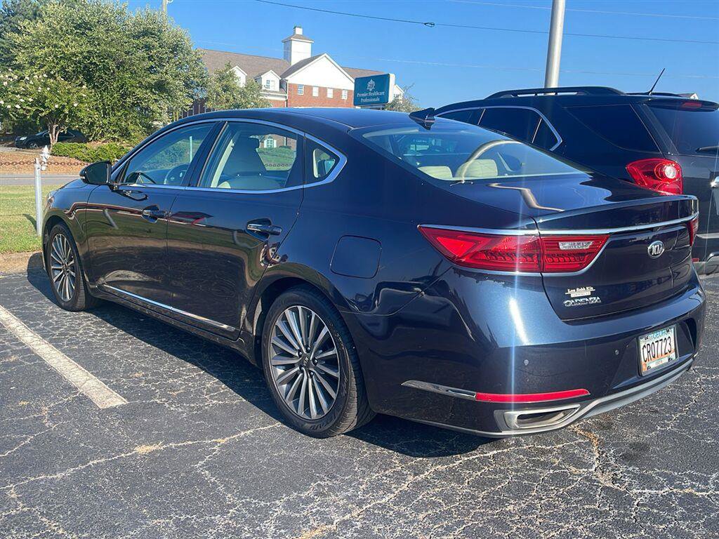 Used 2017 Kia Cadenza Premium w/ Luxury Package FWD image 9