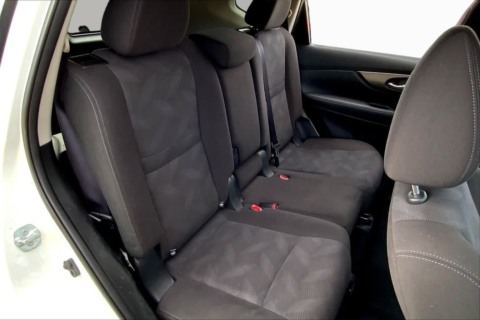 Used 2016 Nissan Rogue S w/ Appearance Package FWD image 20
