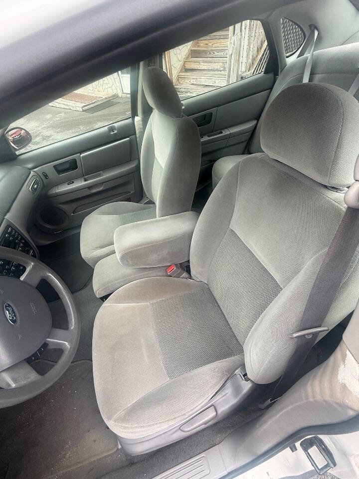 Used 2006 Ford Taurus SE FWD image 7