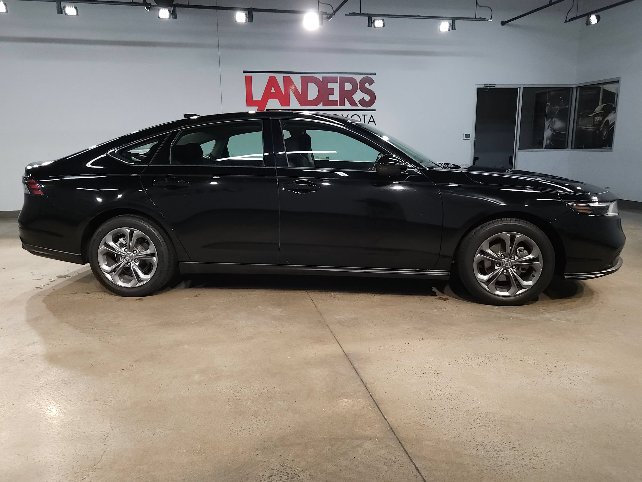 Used 2024 Honda Accord EX image 8