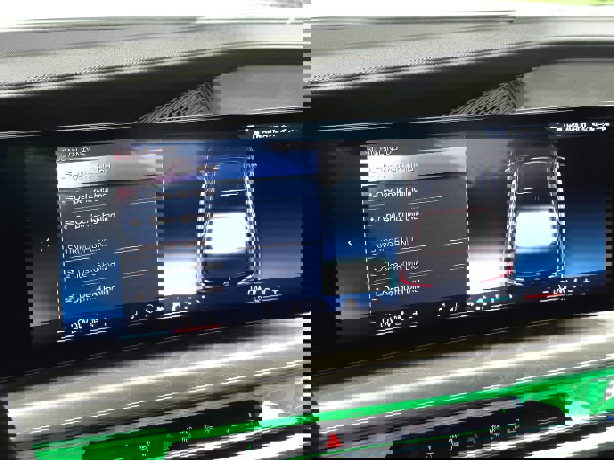 Used 2023 BMW 740i image 48