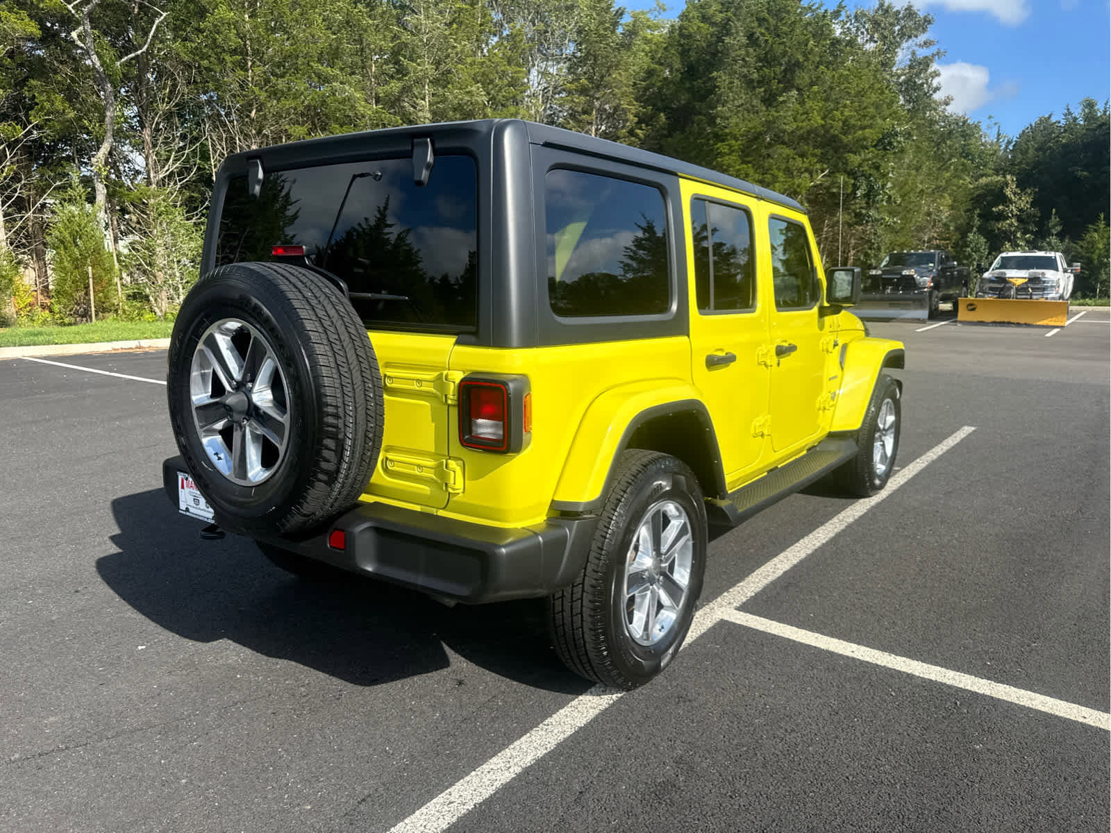 Certified 2023 Jeep Wrangler Sahara w/ Cold Weather Group image 9