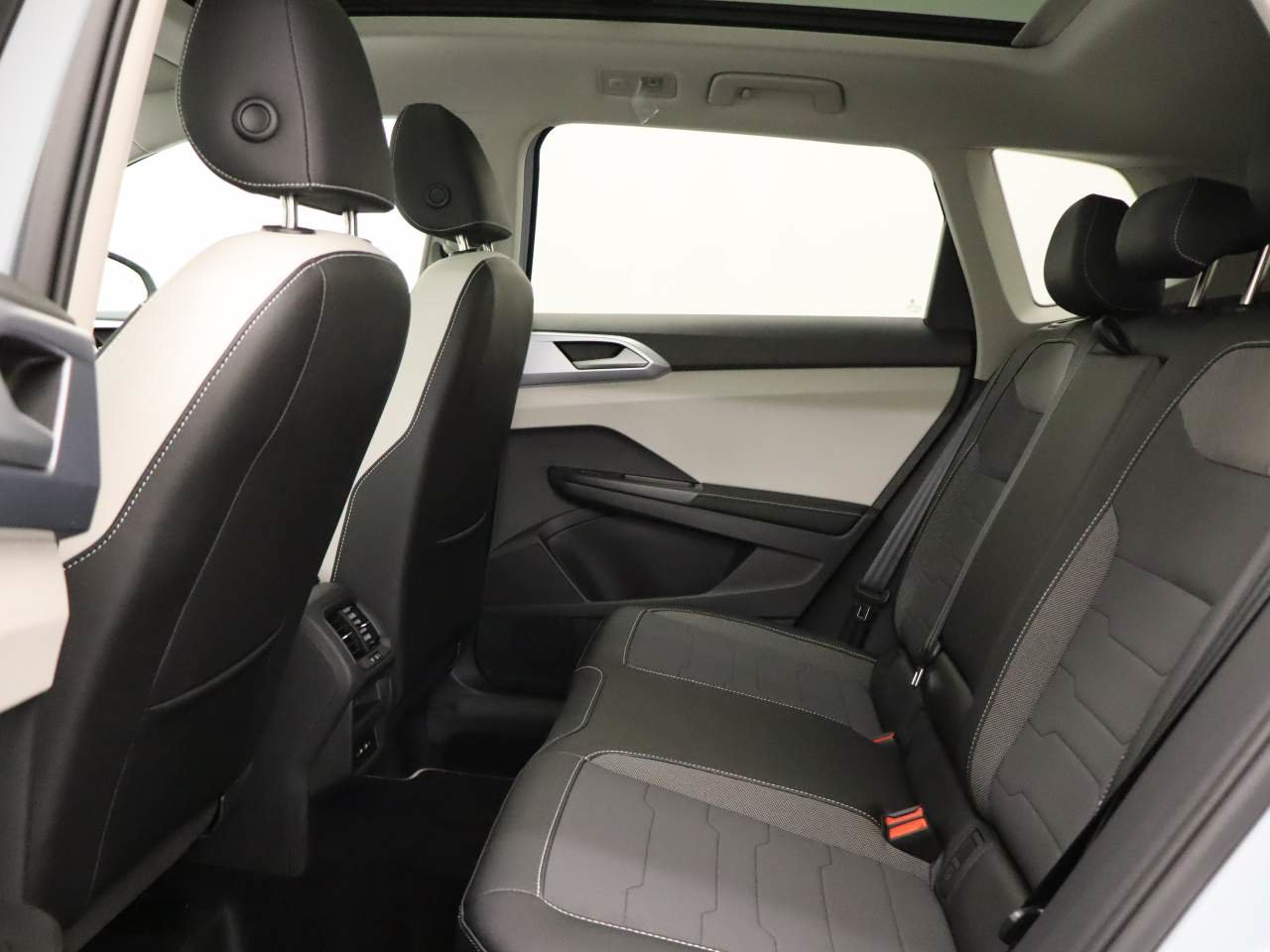 New 2026 Volkswagen Taos SE FWD image 15