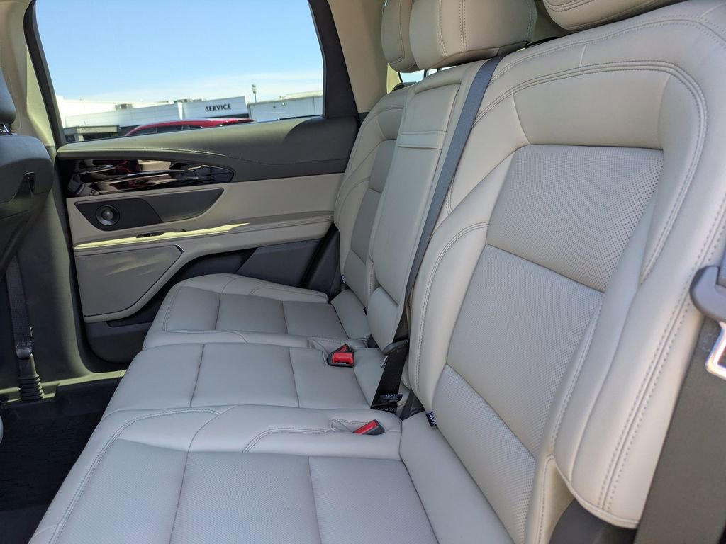 Used 2025 Lincoln Nautilus Premier w/ Equipment Group 102A AWD/4WD image 15