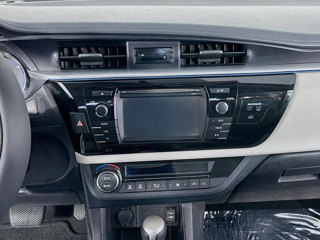 Used 2016 Toyota Corolla LE FWD image 32