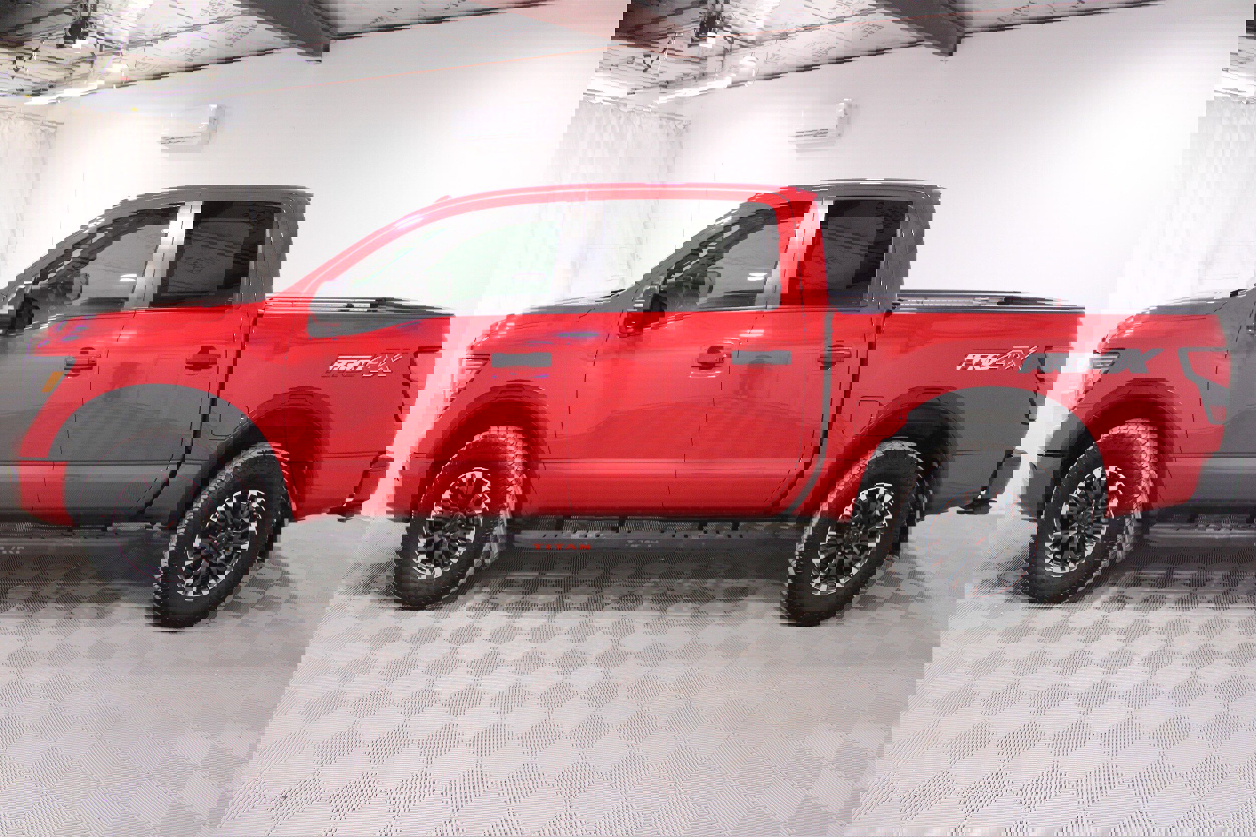 Used 2020 Nissan Titan PRO-4X w/ Pro-4x Convenience Package image 26