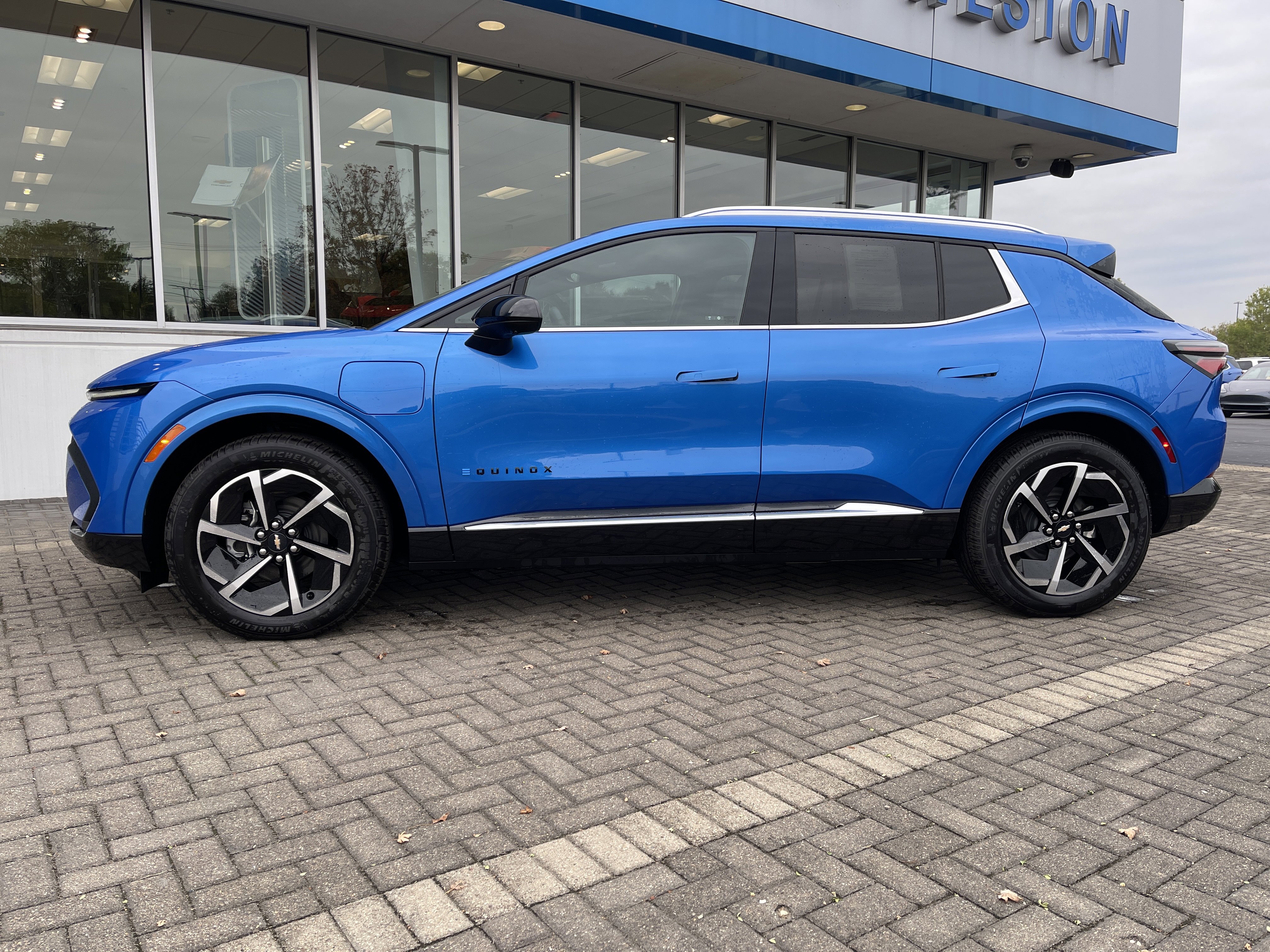 Used 2024 Chevrolet Equinox EV LT w/ LPO, Blackout Package image 2