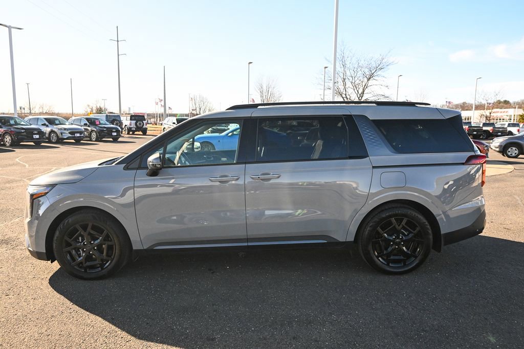 Used 2025 Kia Carnival SX Prestige image 8