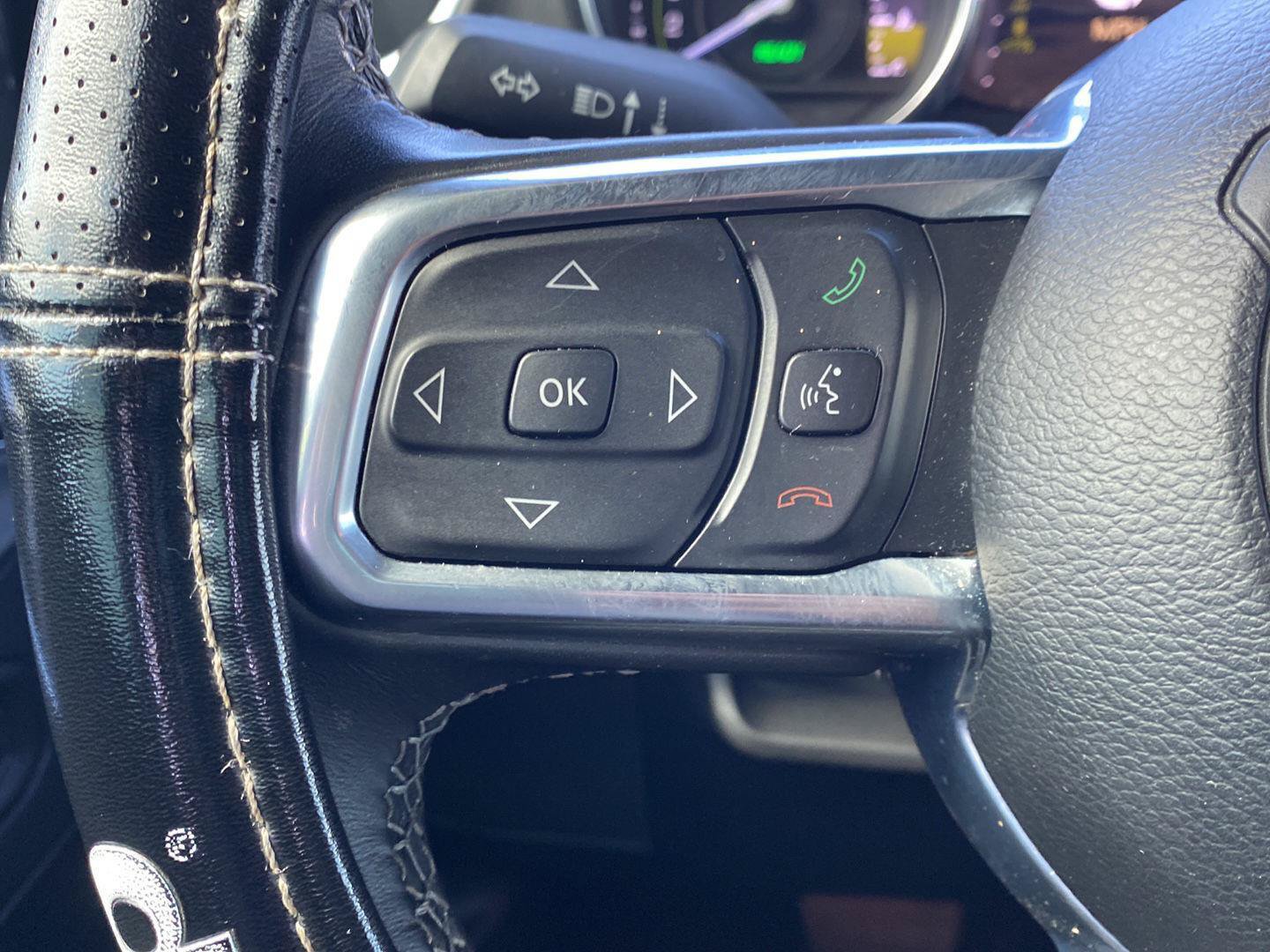 Used 2022 Jeep Wrangler Unlimited Sahara w/ Cold Weather Group AWD/4WD image 19