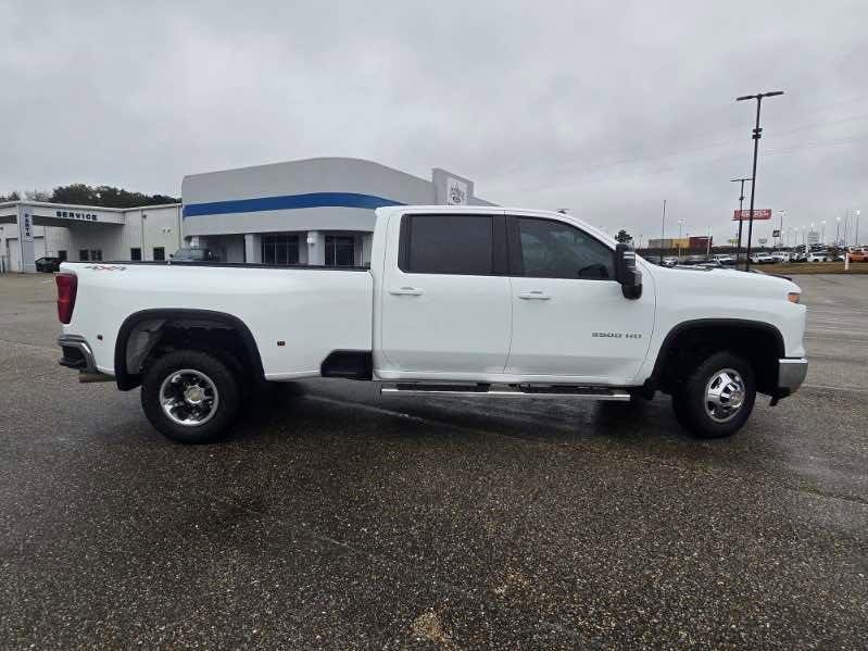 Used 2024 Chevrolet Silverado 3500 LT image 8