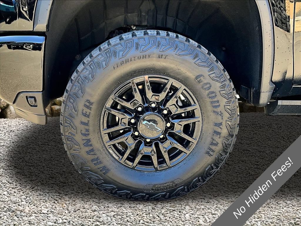 Used 2024 Chevrolet Silverado 2500 ZR2 w/ Technology Package AWD/4WD image 9