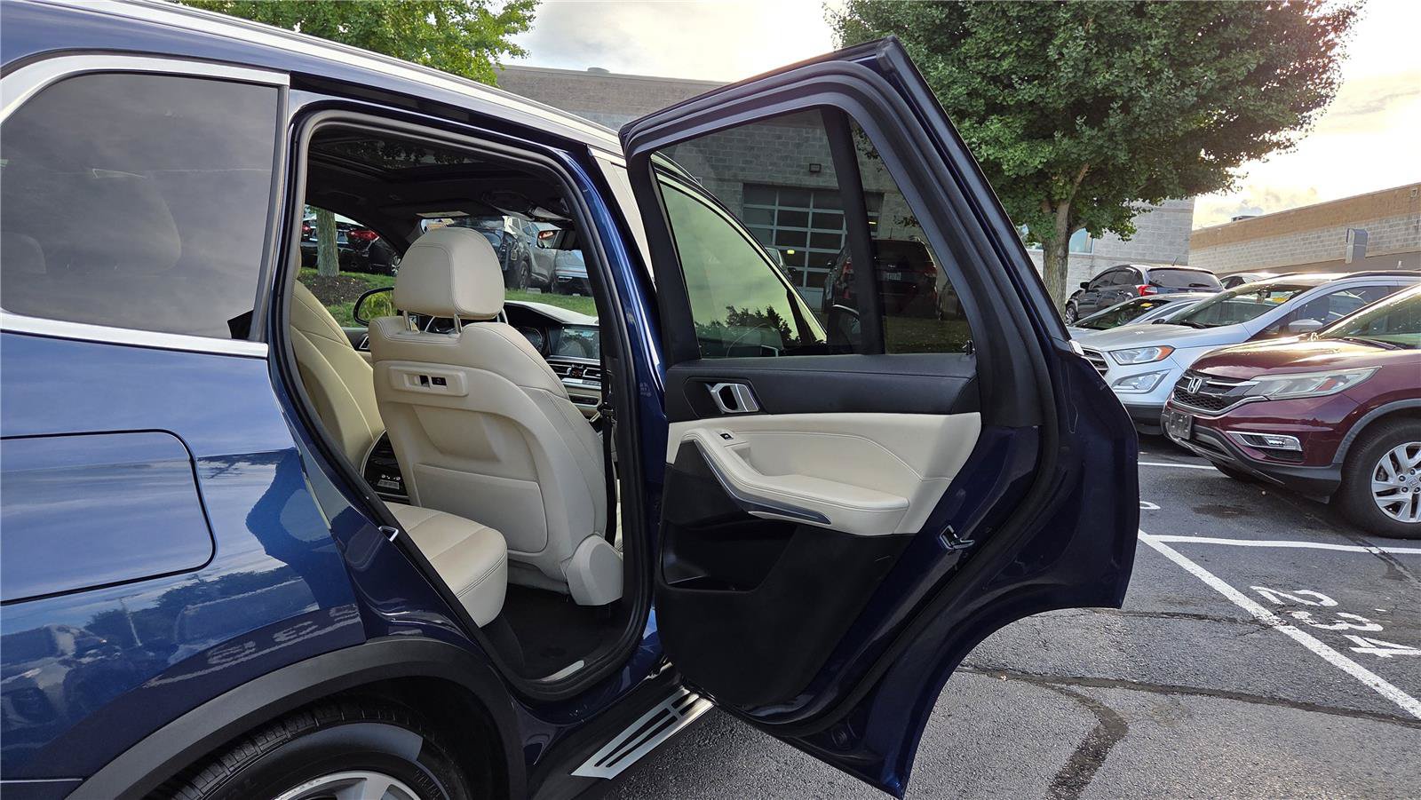 Used 2022 BMW X5 xDrive45e w/ Climate Comfort Package AWD/4WD image 35