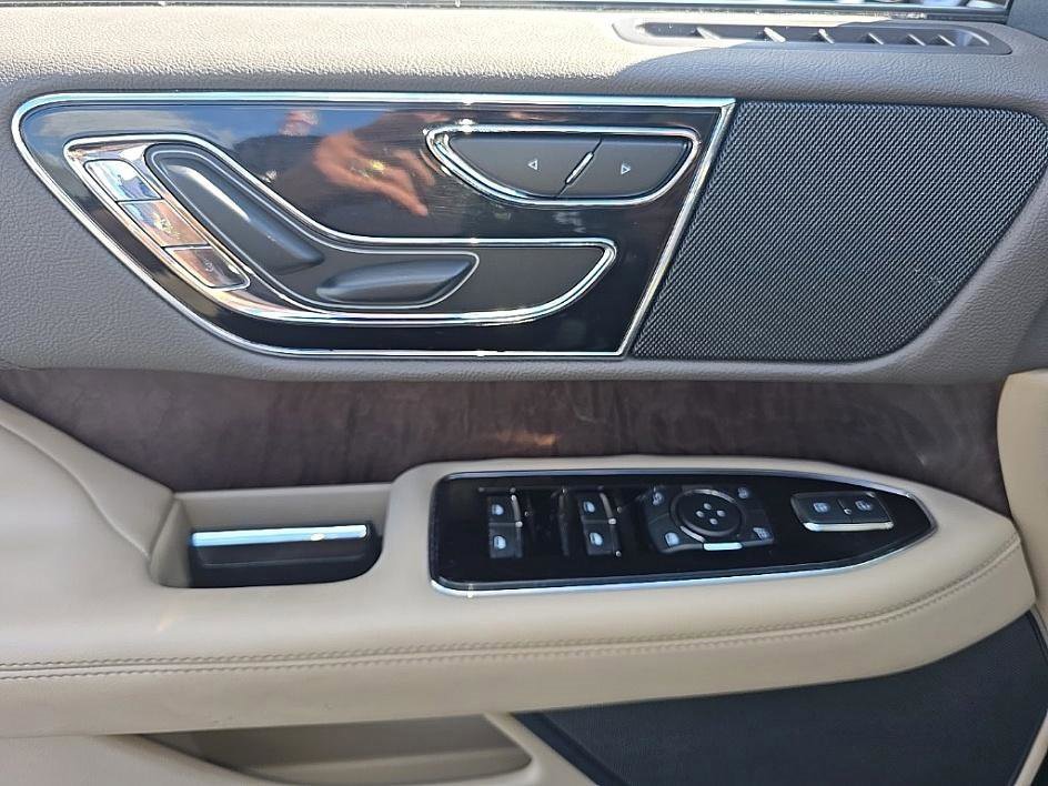 Used 2024 Lincoln Navigator Premiere image 11
