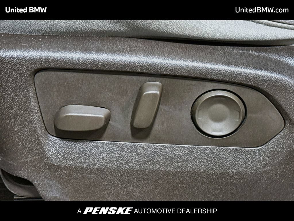 Used 2023 GMC Yukon SLT w/ SLT Premium Package AWD/4WD image 11
