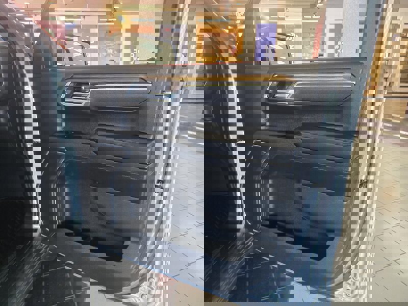 Used 2025 Chevrolet Silverado 1500 LT image 11