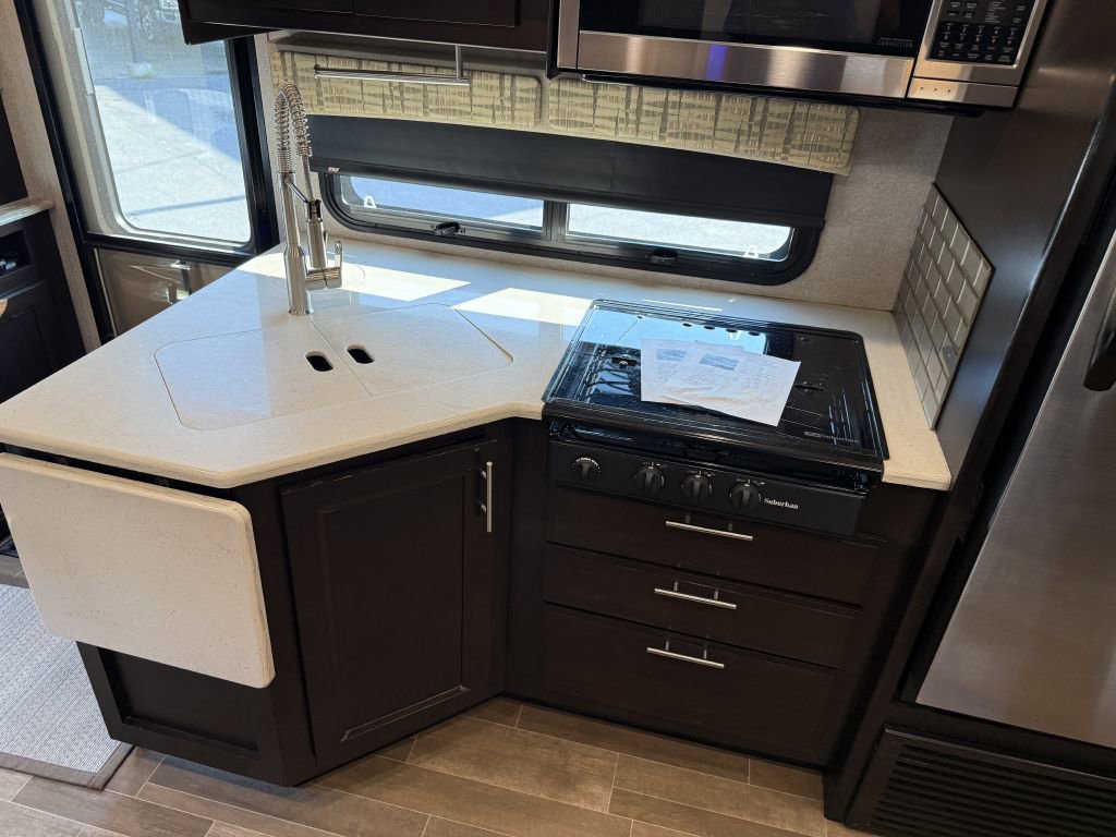 Used 2018 RAM 5500 SLT w/ Quick Order Package 29G SLT image 67