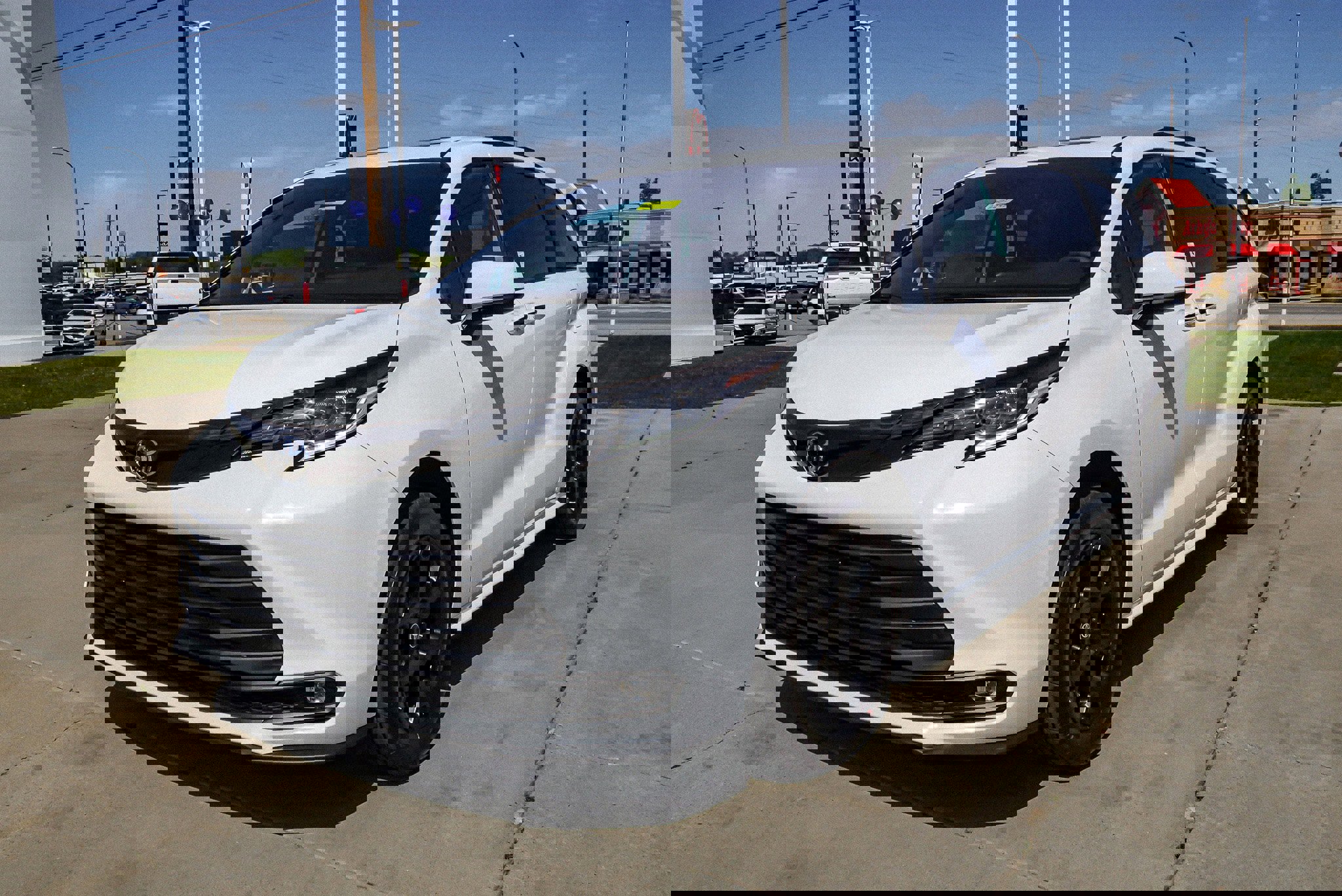 New 2026 Toyota Sienna XLE Woodland Edition AWD/4WD image 4