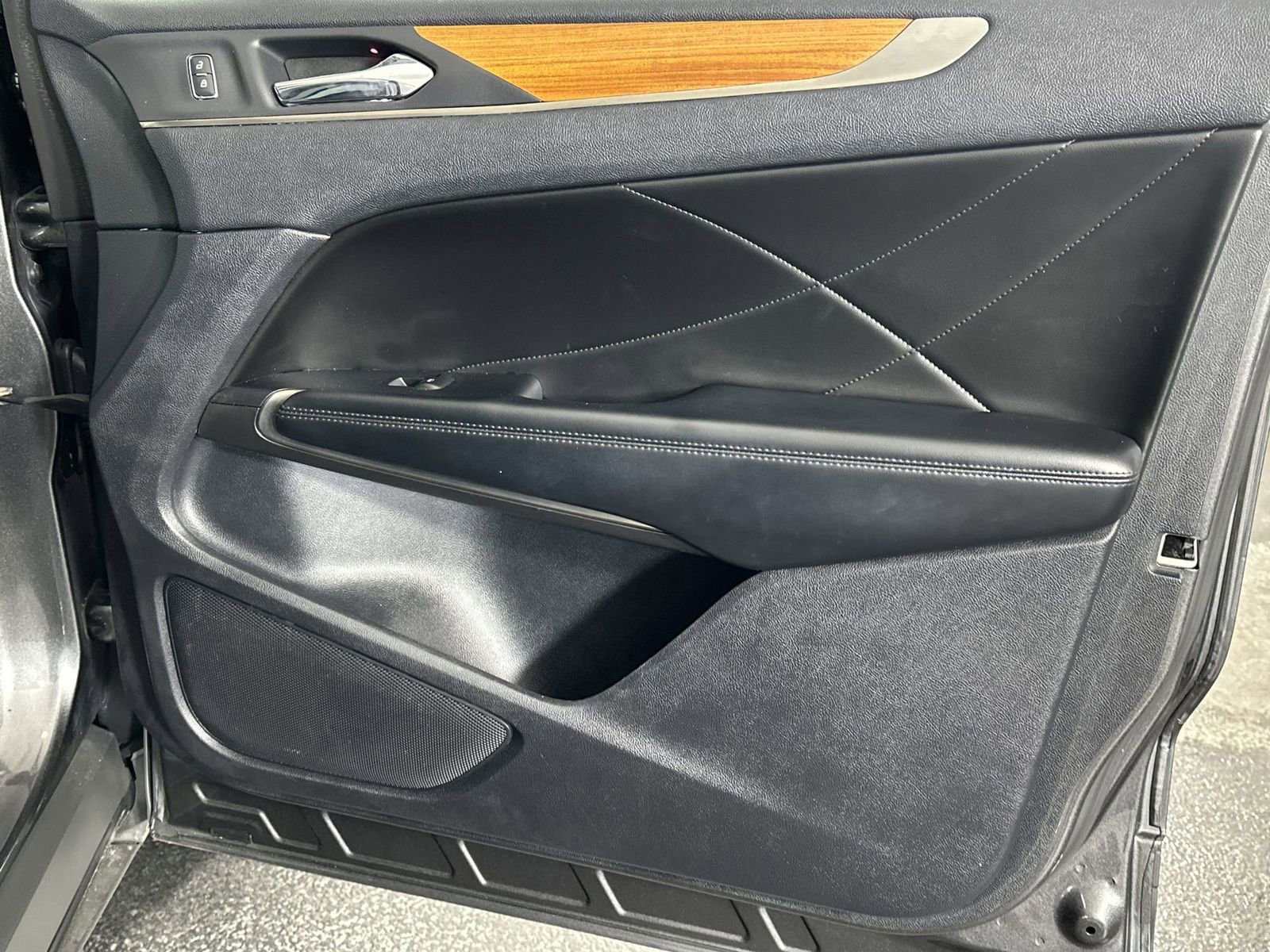 Used 2018 Lincoln MKC Reserve image 35