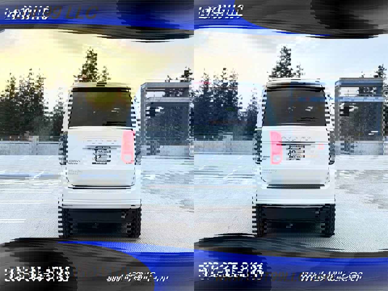 Used 2011 Dodge Grand Caravan Crew image 9