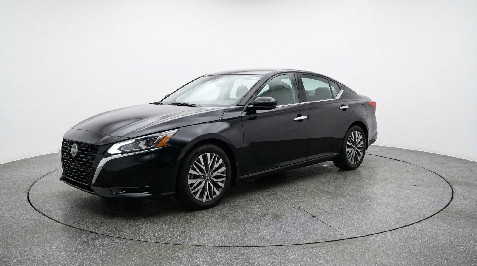 Used 2025 Nissan Altima 2.5 SV image 3