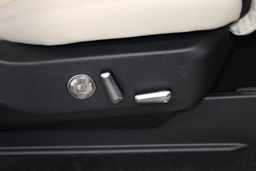 New 2027 Lincoln Navigator L Reserve RWD image 30