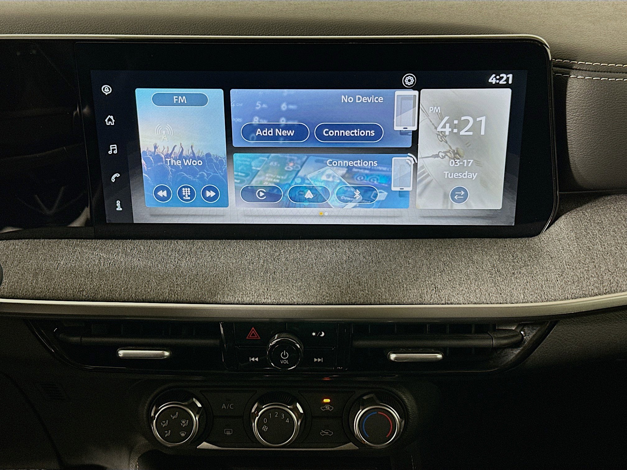 Used 2025 Nissan Kicks SV image 22