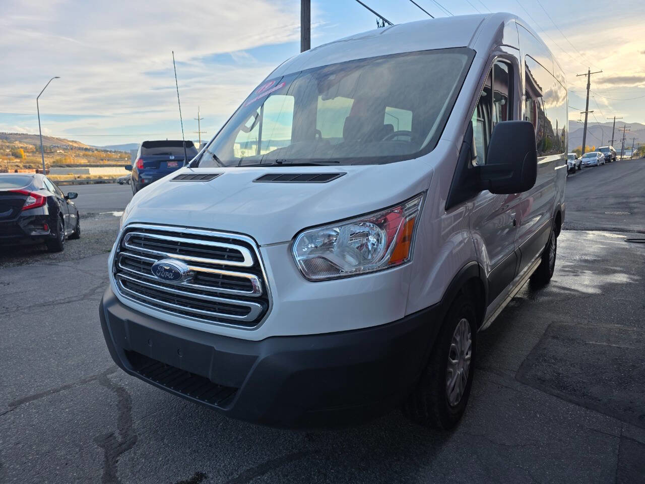 Used 2019 Ford Transit 150 XLT image 5