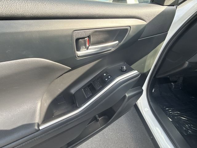 Used 2021 Toyota Highlander XLE image 13