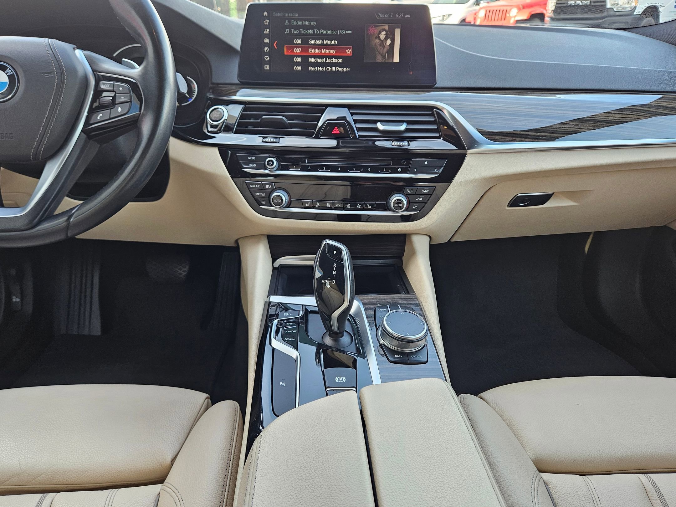 Used 2018 BMW 530i w/ Premium Package image 10