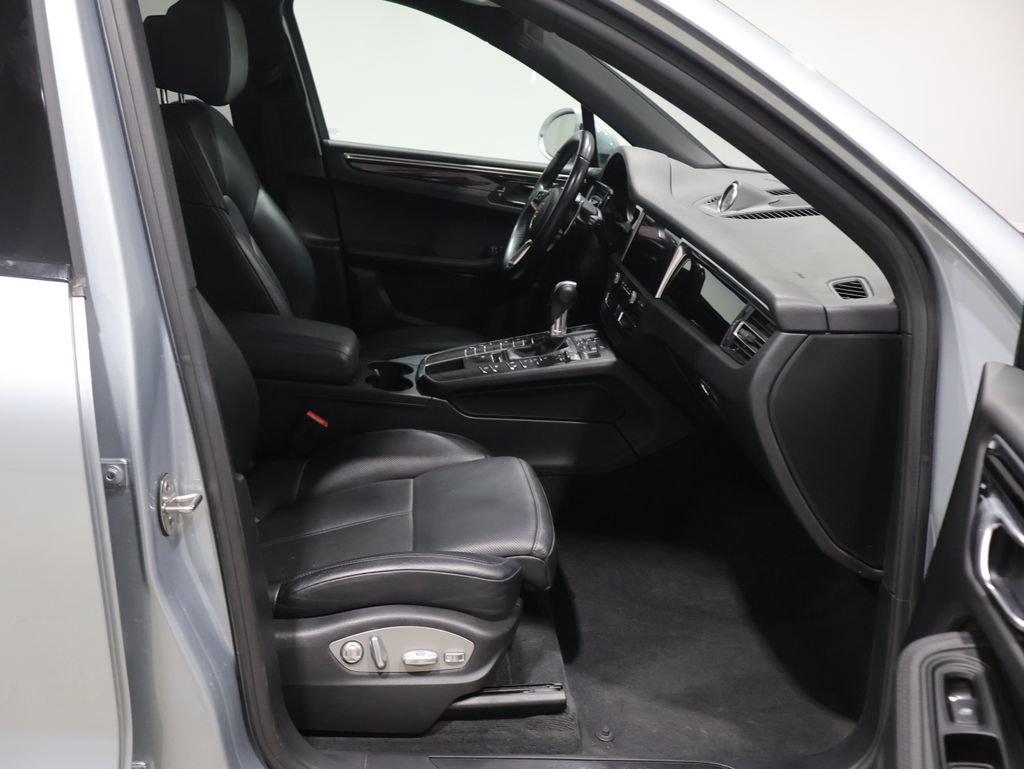 Used 2019 Porsche Macan AWD/4WD image 23