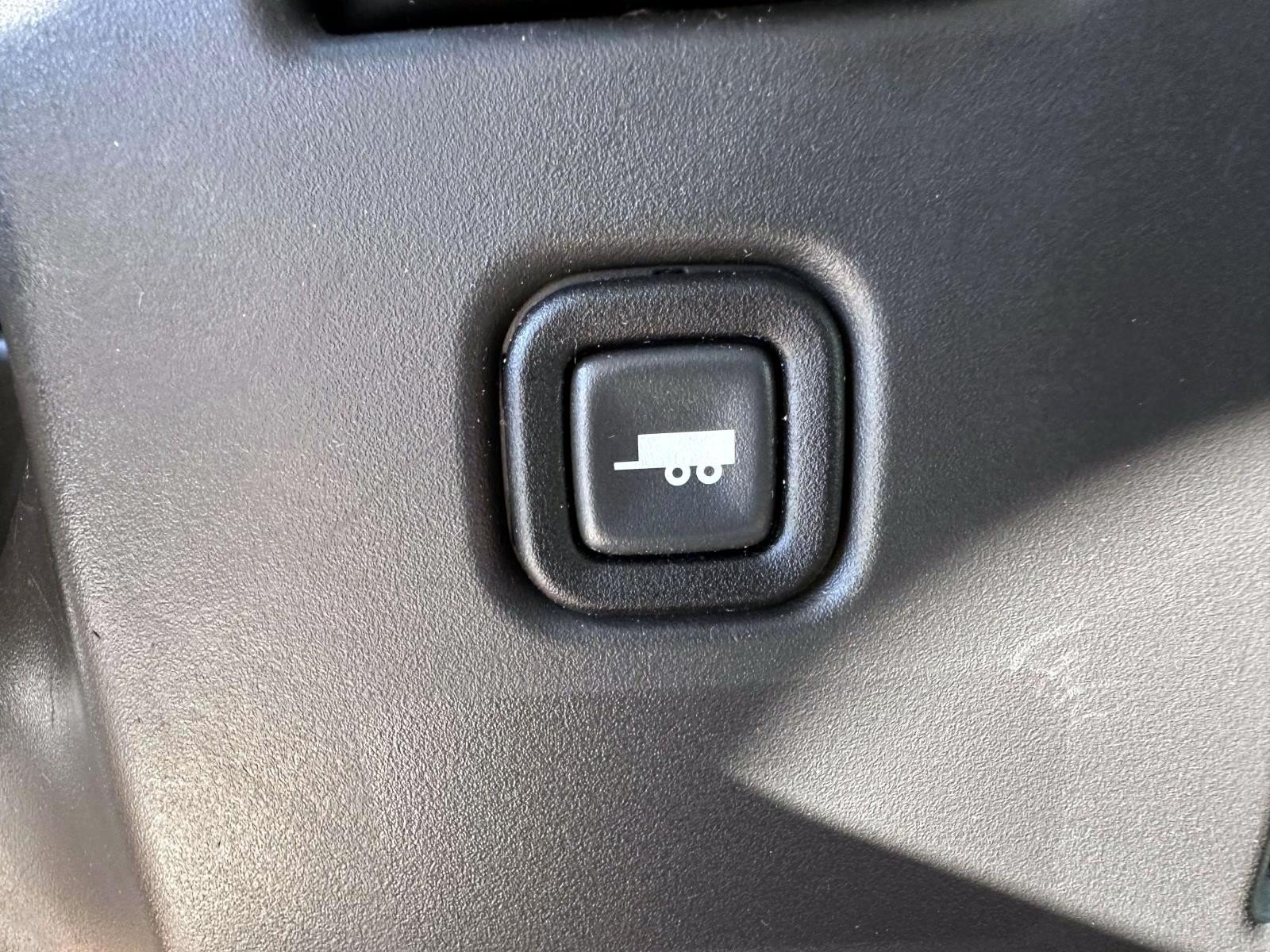 Used 2025 Chevrolet Express 2500 RWD image 24