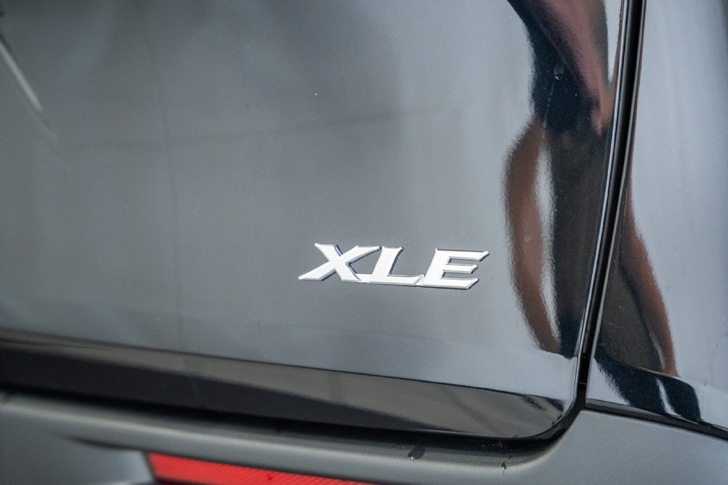 New 2026 Toyota Sienna XLE AWD/4WD image 8