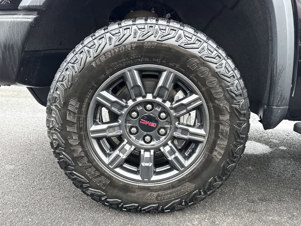 Used 2024 GMC Sierra 1500 AT4X image 12