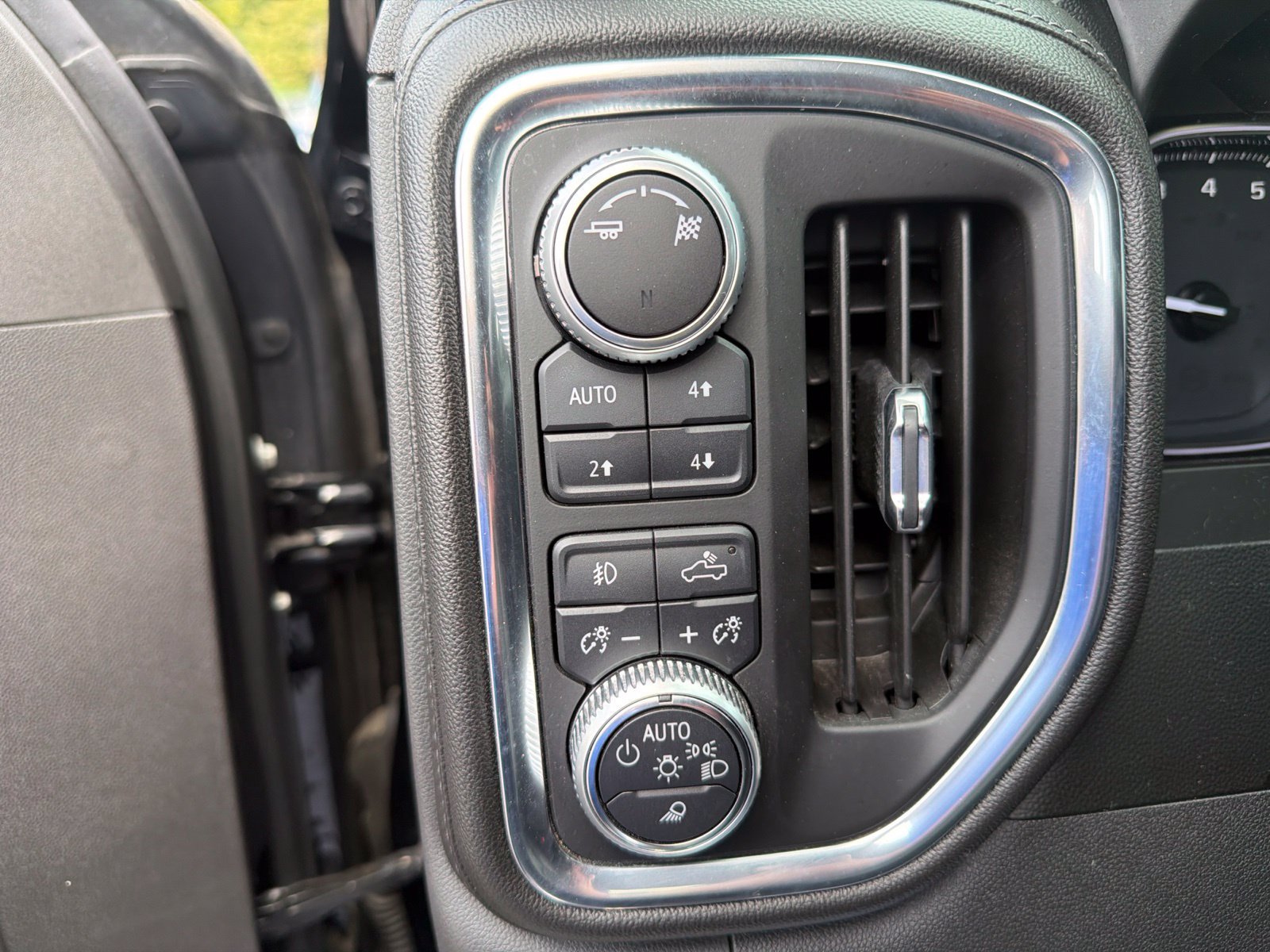 Used 2019 GMC Sierra 1500 SLT w/ SLT Premium Plus Package AWD/4WD image 20