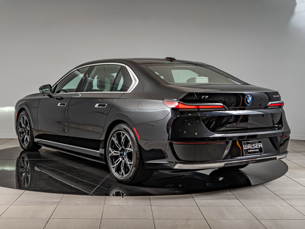 Used 2024 BMW i7 eDrive50 RWD image 7