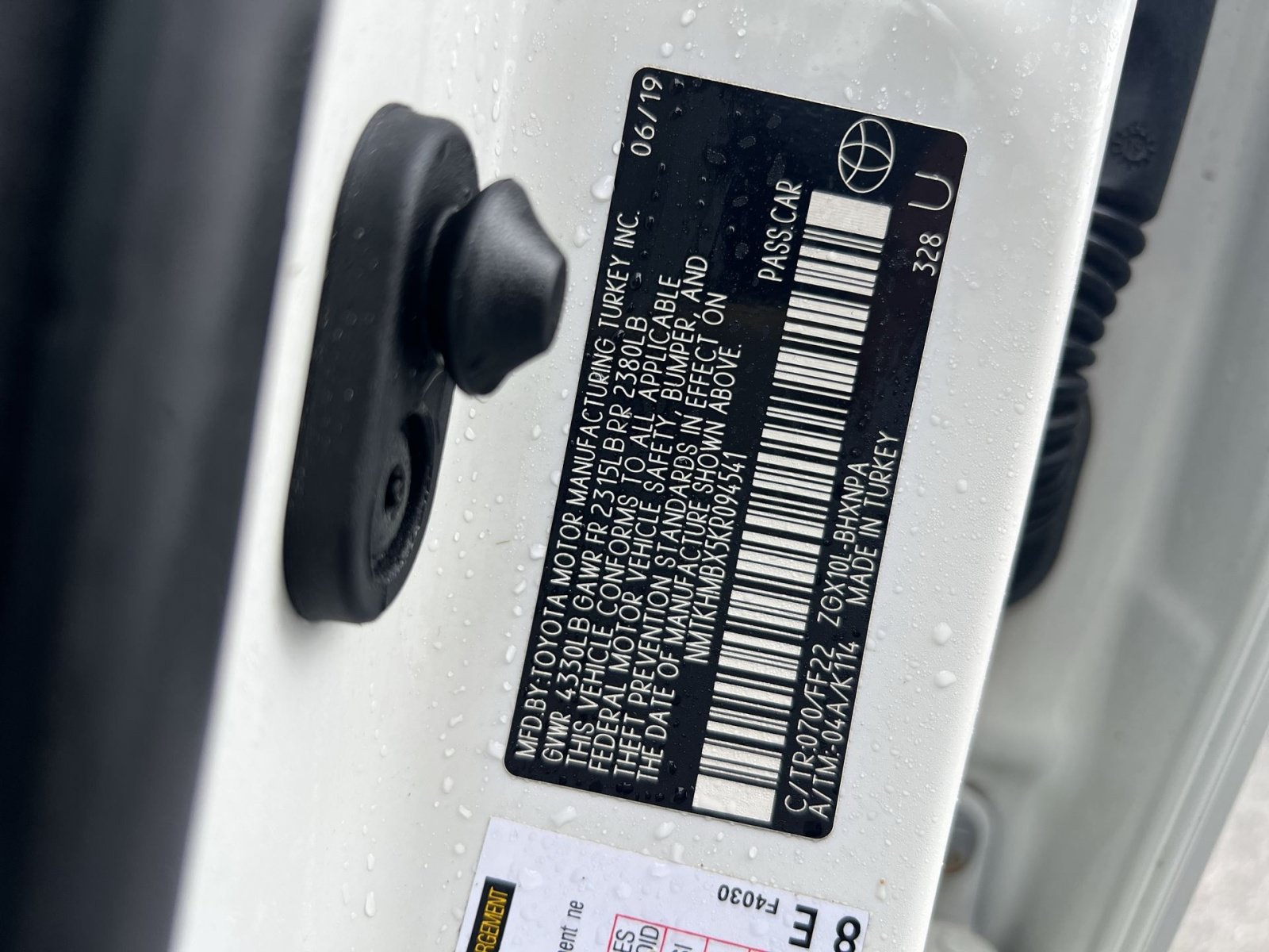 Used 2019 Toyota C-HR XLE FWD image 23