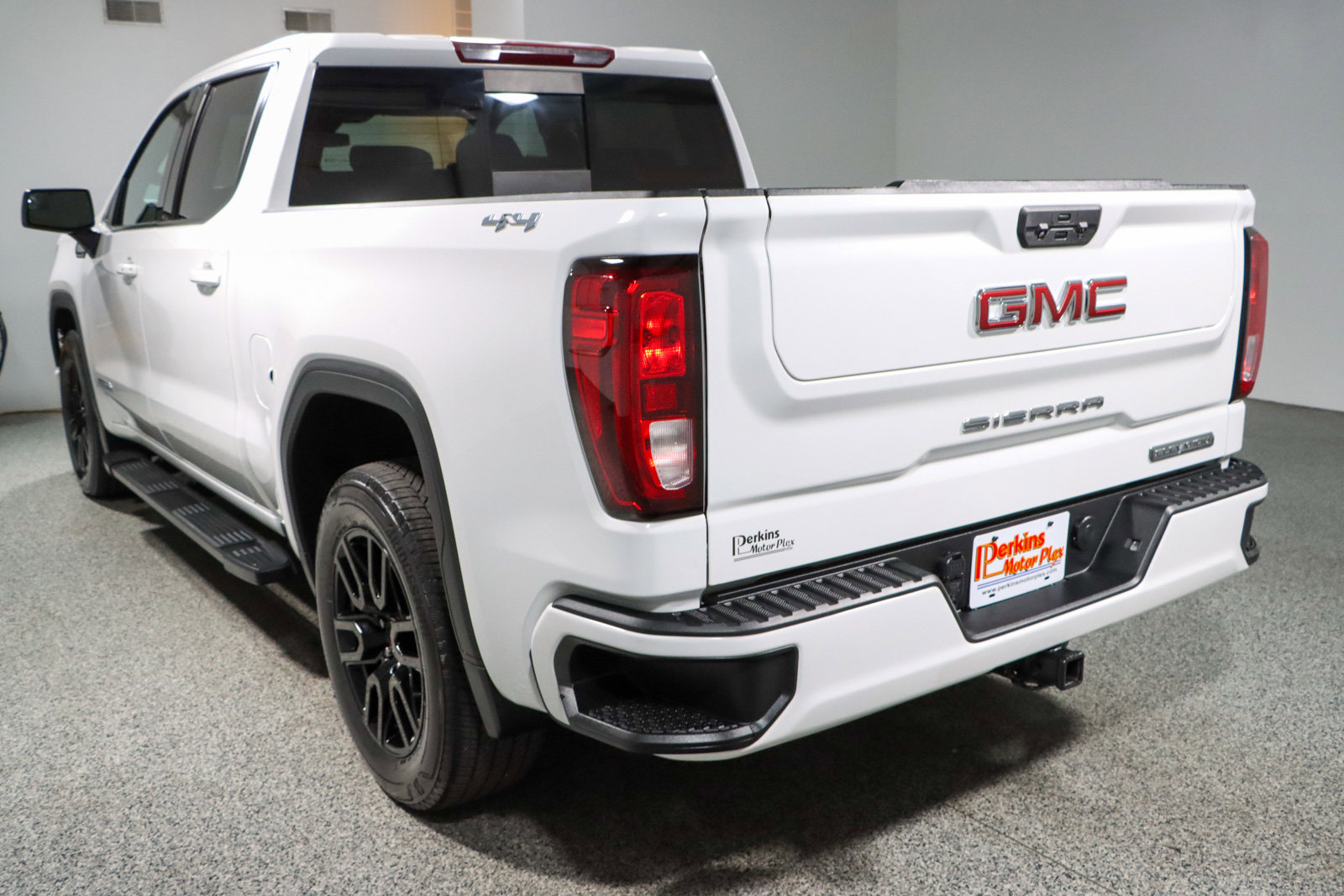 Used 2022 GMC Sierra 1500 Elevation w/ Preferred Package AWD/4WD image 9