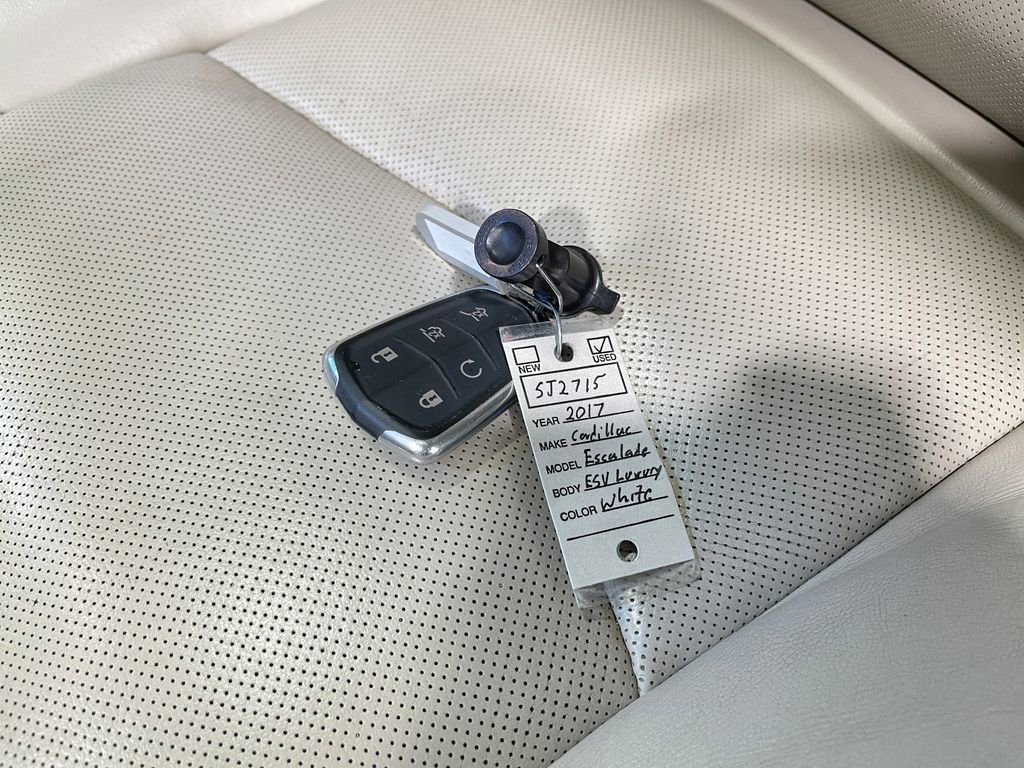Used 2017 Cadillac Escalade ESV Luxury image 41