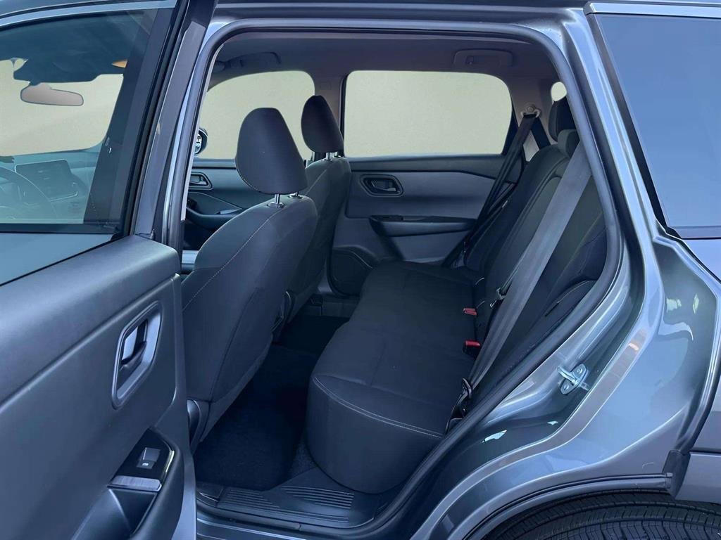 Used 2024 Nissan Rogue S image 11