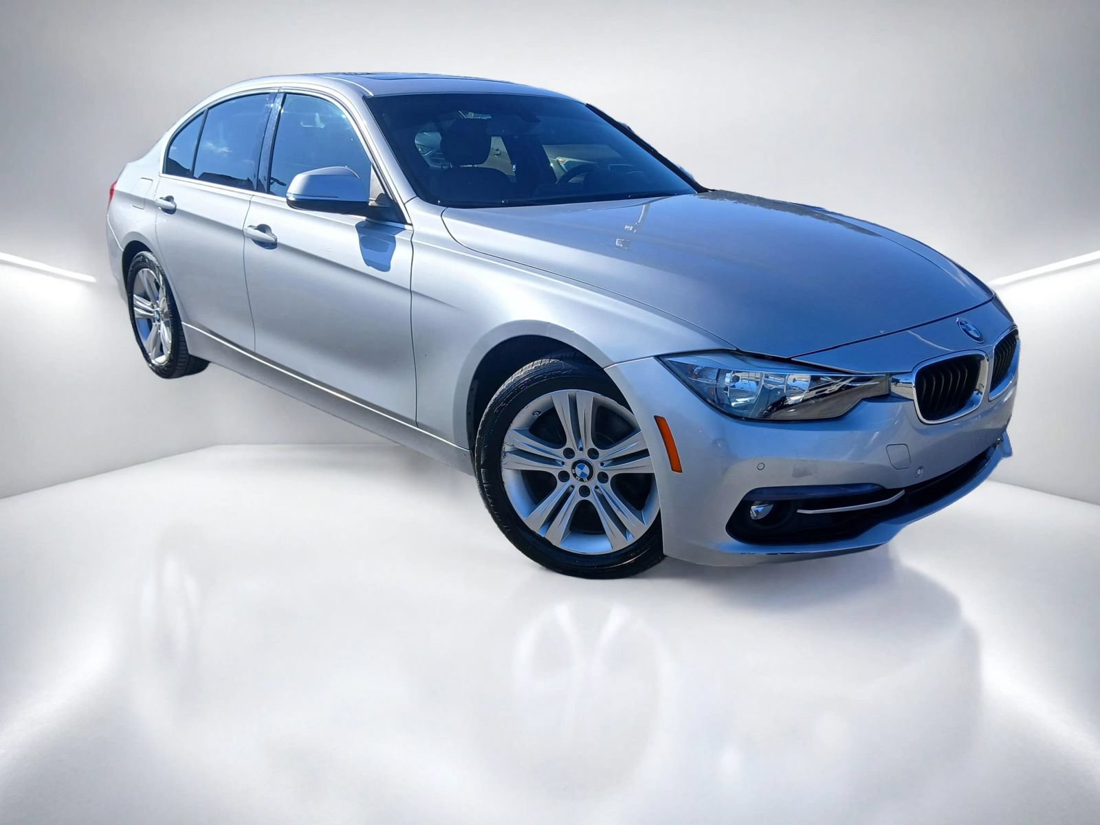 Used 2017 BMW 330i Sedan w/ Driver Assistance Package RWD image 2